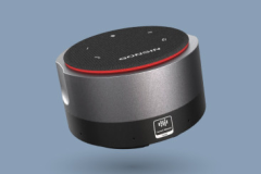 Спикерфон с радиусом захвата до 10 м, алгоритмом адаптивного усиления и шумоподавлением на основе искусственного интеллекта доступен для оперативного заказа на складе Hi-Tech Media.