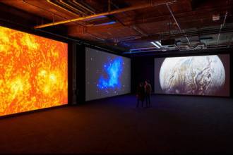 Для демонстрации экспозиций «Вселенная данных» японского художника Рёдзи Икеда в выставочном центре «180 The Strand» в Лондоне были выбраны проекторы Digital Projection INSIGHT 4K, как наилучшим образом отвечающие потребностям демонстрации современных художественных произведений высочайшего уровня.