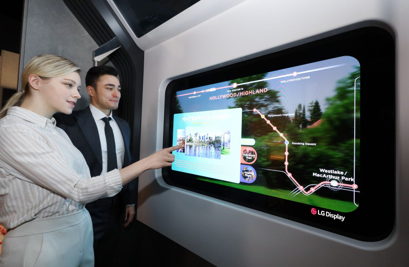 Решение для метро с прозрачным дисплеем LG