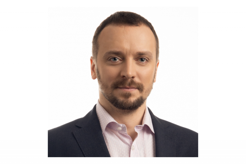 По оценке экспертов ГК «Солар», в 2024 году почти 40% успешных кибератак на российские компании начинались с компрометации учетных данных сотрудников. По сравнению с 2023 годом, на подобные атаки приходилось всего 19% инцидентов.  Основными сценариями для реализации атаки стали аутентификация под неиспользуемой учетной записью, использование скомпрометированных УЗ, записей уволенного сотрудника, аномальная длительность интерактивной сессии, удаленный доступ под неиспользуемой учетной записью и др.