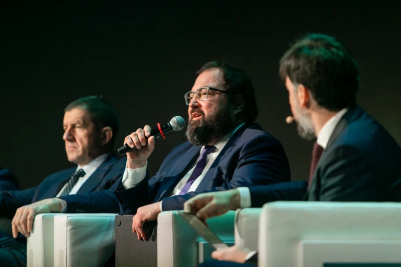 глава Минцифры России Максут Шадаев