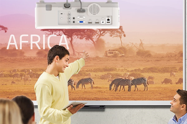 Компания Sharp NEC Display Solutions Europe представила новейшие модели коммерческих проекторов для бизнеса NEC ME. Данная серия предназначена для небольших конференц-залов и учебных классов и выделяется отличными графическими характеристиками, а также высокой производительностью и надежностью. Новые проекторы — это компактные и в то же время мощные устройства со встроенными динамиками мощностью 16 Вт, интерфейсом HDMI и поддержкой перспективной технологии обработки сигнала 4K при 30 Гц. В проекторах используются очень долговечные лампы с ресурсом до 20 000 часов непрерывной работы. Это избавит пользователей от любых забот, связанных с заменой лампы.