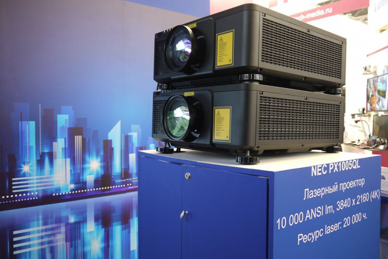 NEC PX1005QL
