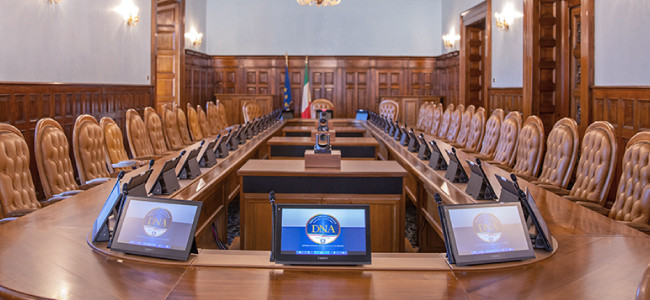 Решение ATEN для распределения и управления мультимедиа в конференц-зале суда
