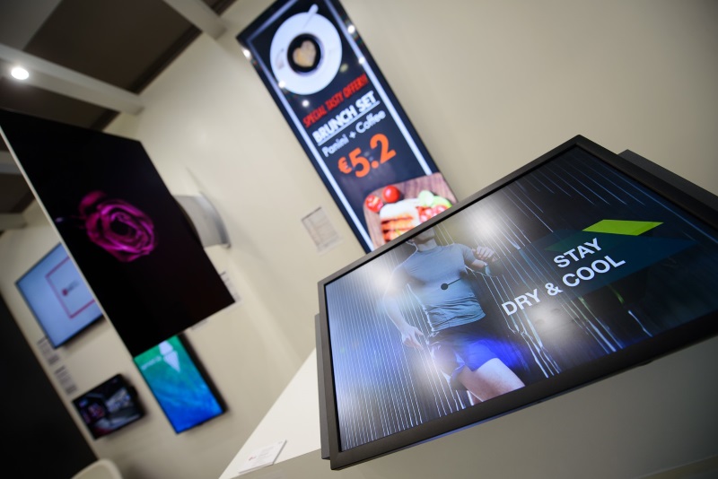 LG 22SM3B