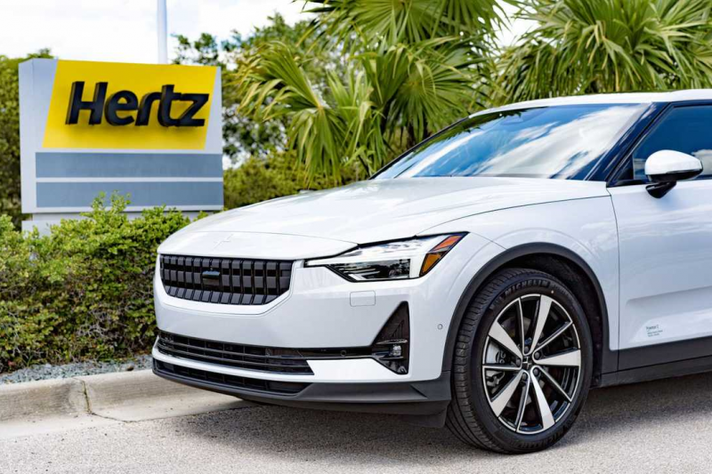 Hertz сделает новый автопарк доступным для туристов и бизнес клиентов, а также предоставит электромобили водителям, участвующим в программе RideShare (программа совместного использования взятых напрокат автомобилей). Первоначальный заказ будет на модель электромобиля Polestar 2 EV.