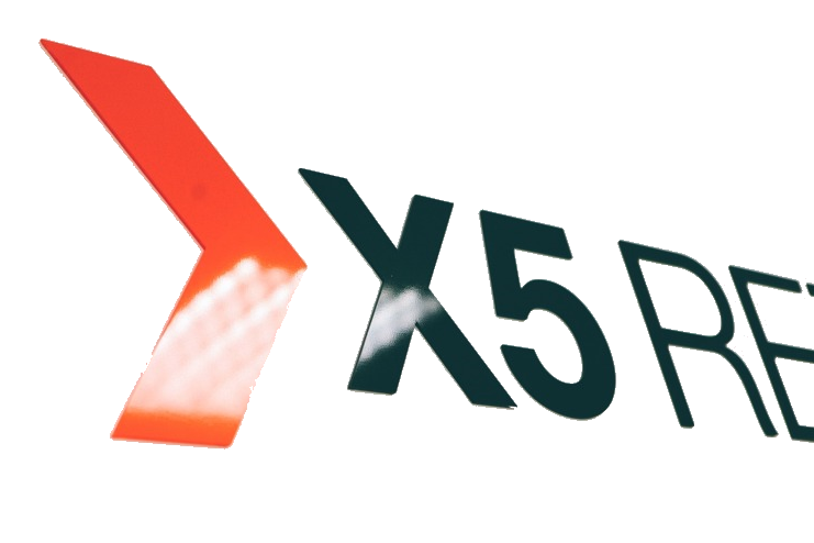 X5 Group, ведущая продуктовая розничная компания, совместно с «ЛАНИТ-Интеграцией» (входит в группу ЛАНИТ) внедряют передовое решение для моментального обнаружения и анализа событий в ИТ-инфраструктуре на базе искусственного интеллекта. В будущем единая система мониторинга позволит ведущему ритейлеру России улучшить качество цифровых сервисов и оптимизировать затраты на обслуживание ИТ. Внедряемое решение основано на интеллектуальной платформе MONQ, входящей в реестр отечественного ПО.