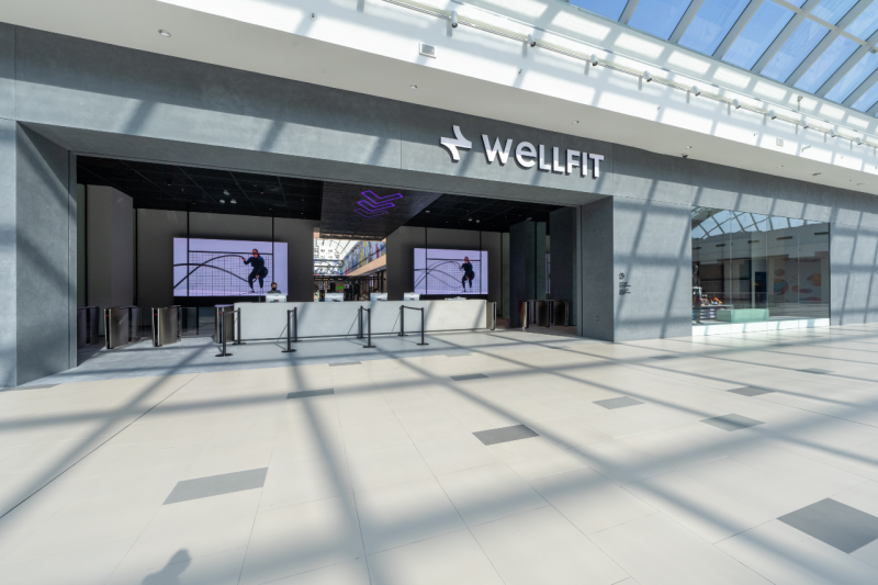 Крупнейший крытый оздоровительный фитнес-клуб Wellfit в Дубае был оснащен акустическими системами Martin Audio различных серий на площади в 7000 кв. м., чтобы мотивировать посетителей еще больше заниматься спортом.