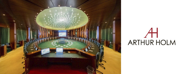 Arthur Holm — технологичное украшение конференц-стола в резиденции президента Нигерии