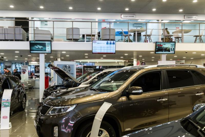Экраны Digital Signage в автоцентре