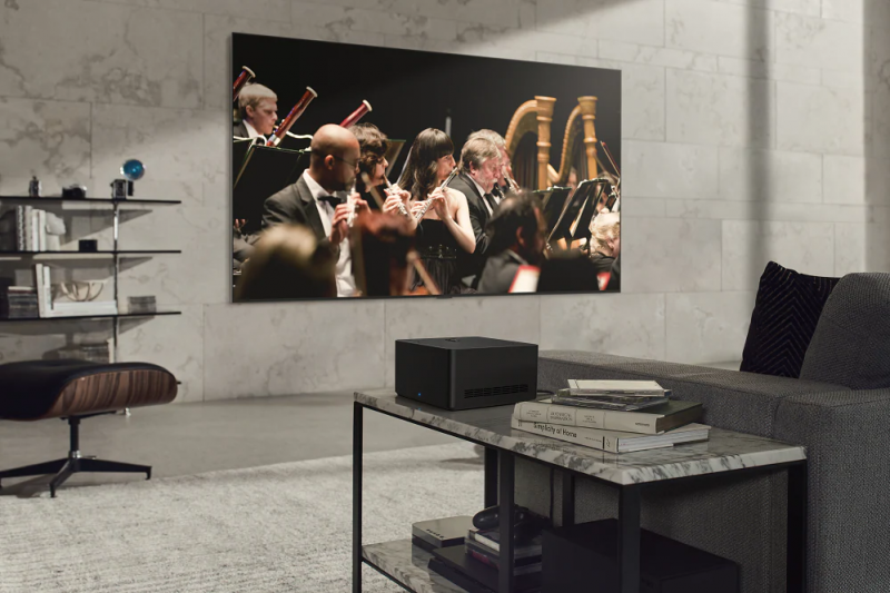 LG Electronics (LG) представляет свой 97-дюймовый ТВ LG SIGNATURE OLED M (модель M3), первый в мире телевизор для потребительского рынка с технологией Zero Connect[1], беспроводным решением, способным передавать видео и аудио в режиме реального времени с частотой до 4K 120 Гц. Революционно новый OLED телевизор M3 обеспечивает превосходное качество изображения и звука, а также большую гибкость при установке и подключении. Потрясающее достижение технологии и дизайна, беспроводной телевизор LG OLED с разрешением 4K получил награду CES 2023 Innovation Awards в двух категориях.[2]