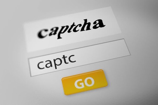 Система проверки CAPTCHA столкнулась с проблемами из-за развития искусственного интеллекта. Нейросети способны за миллисекунды решать задачи по распознаванию искажённых символов, определять объекты на изображениях и имитировать естественные действия пользователя.