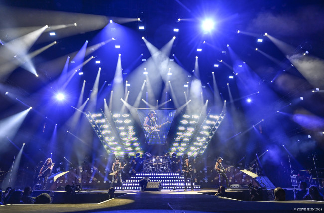 Легендарная рок-группа Scorpions в мировом турне с Martin, фото-01