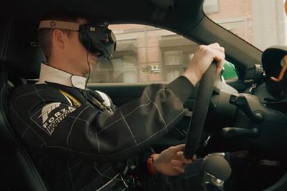В рамках рекламной кампании игры Forza Horizon 5 команда Xbox Россия вместе со школой экстремального вождения RaceX провели уникальный эксперимент, в котором профессиональный гонщик, находясь за рулём Porsche Cayman GT4 PDK и управляя машиной «‎от третьего лица», выполнил несколько дрифт-трюков.