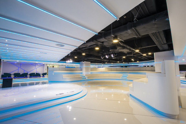 Зал Showcase Stadium – часть новой лаборатории инноваций Krungthai одноименного банка в Бангкоке, Тайланд.