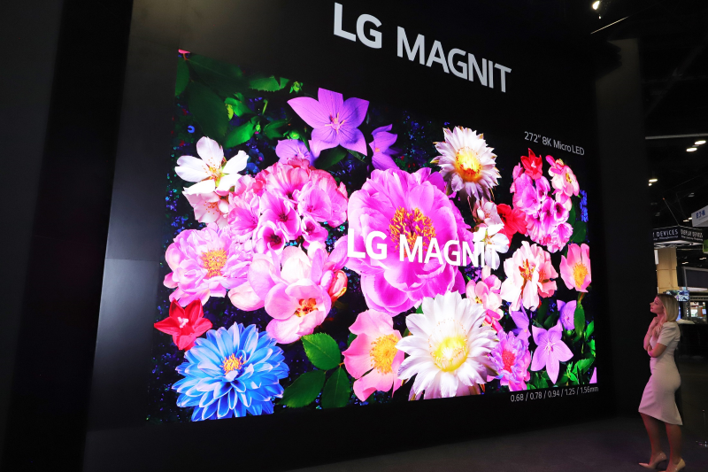 LG MAGNIT 8K Micro LED