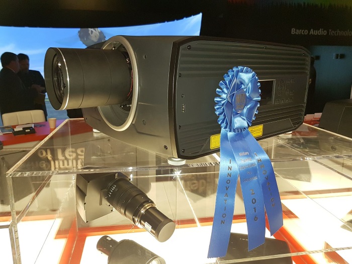 Проектор Barco F70