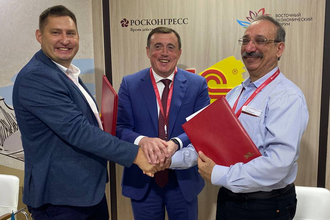 12 сентября 2023 года и.о. ректора Сахалинского государственного университета Александр Самардак и директор фирмы "1С" Борис Нуралиев заключили меморандум о сотрудничестве.