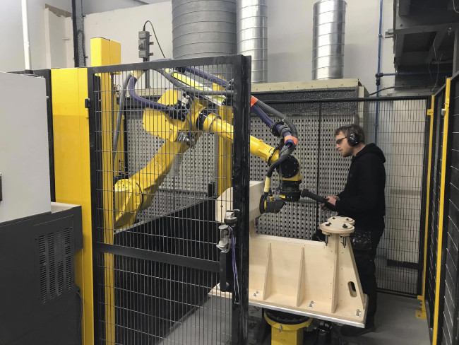 EM-Acoustics-Factory-Tour_producing-houses