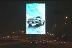 Компания «Мерседес-Бенц РУС» заказала для своей рекламы огромный медифасад, который был установлен близ Волоколамского шоссе, на здании Института Гидропроект. Общая площадь экрана составляет 3840 кв.м., что при размерах устройства 48х80 метров является безусловным рекордом по всей Европе.