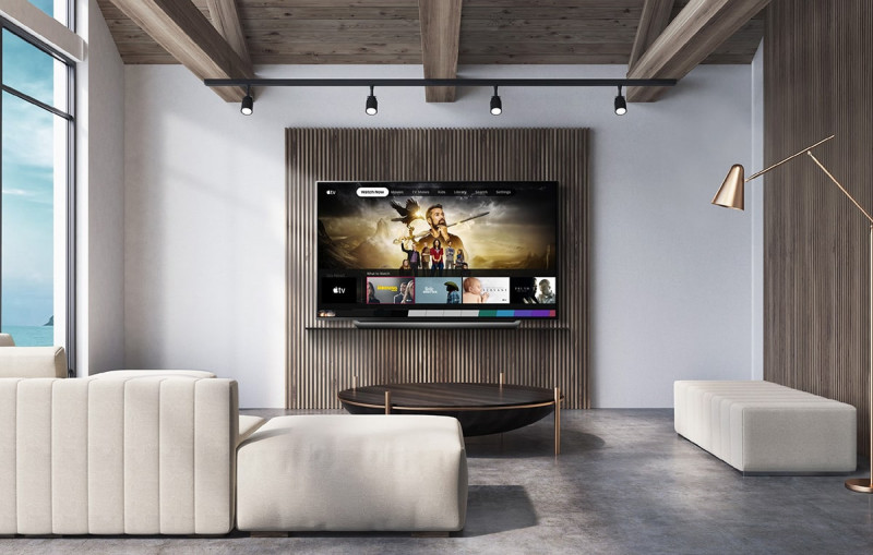 LG представила свои смарт-телевизоры 2020 года с установленным приложением Apple TV в январе на выставке CES. Теперь приложением можно пользоваться и на телевизорах LG 2019 года выпуска.  Приложение Apple TV, доступ к которому легко получить из панели запуска, дает владельцам телевизоров LG возможность подписаться и смотреть Apple TV+, специальный видео-сервис для подписчиков Apple, в котором представлены популярные сериалы производства компании Apple - «Утреннее шоу», «Видеть», «Дом с прислугой» и «Маленькая Америка».