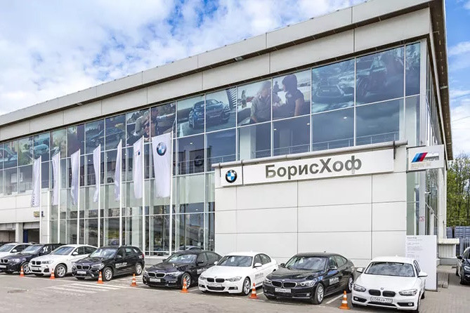 Группа компаний БорисХоф, крупнейший дилерский холдинг, с более чем 30-летней историей уникального опыта в мировом и российском автобизнесе, объявила о масштабном внедрении платформы роботизированной автоматизации процессов Sherpa RPA. Проект охватил все ключевые подразделения многобрендовой дилерской сети и позволил автоматизировать уже свыше 100 бизнес-процессов с использованием программных роботов.