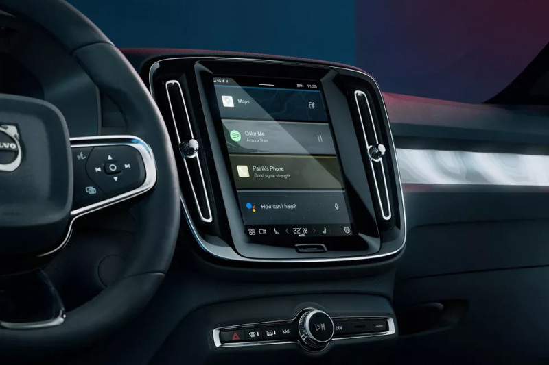C40, по сути тот же XC40, только с покатой линией крыши, является предвестником того, как Volvo планирует продавать автомобили в будущем.