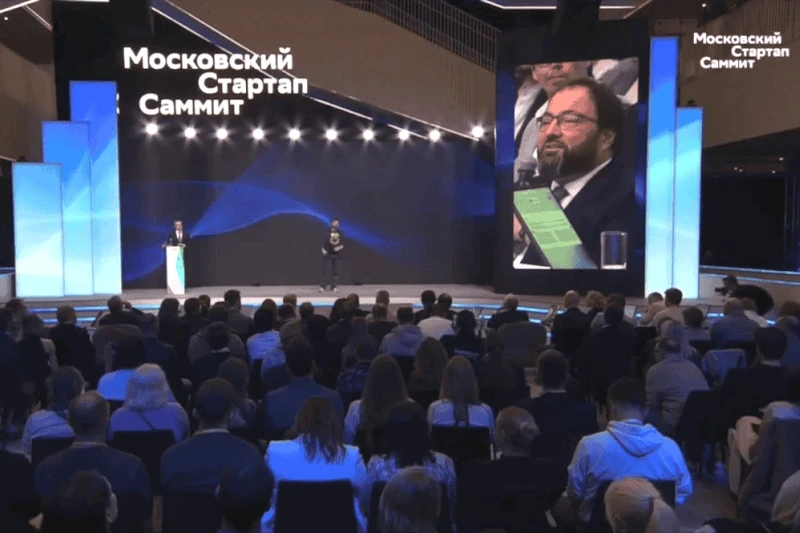 Комплекс иммерсионного охлаждения ICE+ с ИИ-ускорителями LinQ представили на Московском стартап-саммите