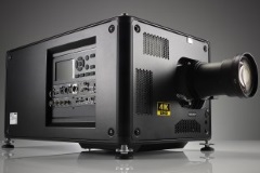 Как сообщают в компании Barco, данный проектор ориентирован на аудиторию бизнес сегмента для работы в условиях с неконтролируемым освещением и на больших площадках.