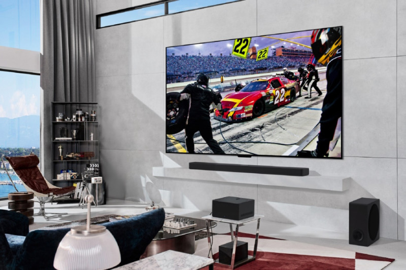 Серия телевизоров LG OLED evo M4 с прилагаемым Zero Connect Box, который обеспечивает беспроводное соединение между телевизором и ресивером, включает различные диагонали от 65 и 77 до 83 и 97 дюймов. Это помогает учитывать личные предпочтения и особенности пространств как можно большего числа клиентов. Работающий на передовом процессоре с искусственным интеллектом LG α (Alpha) 11, OLED M4 обеспечивает отличное качество просмотра, а его фирменная технология беспроводной передачи открывает новые возможности в организации жилого пространства.