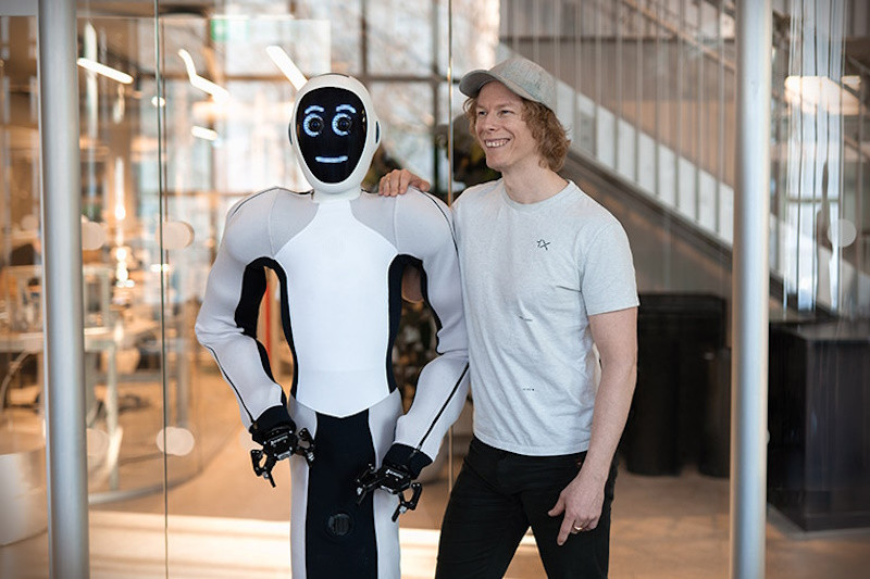 Bernt Oivind Bornich and EVE robot