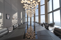 Уникальный дизайн зала заседаний штаб-квартиры удачно дополнили инновационные и эргономичные моторизованные решения от Arthur Holm.
