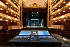 Быстрый переход от одного спектакля к другому, улучшение качества звука, надежность и простое масштабирование после модернизации в австрийском театре Burgtheater.