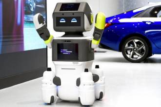 DAL-e - это робот автопроизводителя высотой четыре фута. Для начала он будет введен в эксплуатацию в Южной Корее.