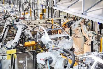 Шведский автопроизводитель Volvo Cars будет использовать более 1300 промышленных роботов ABB для создания электромобилей следующего поколения.