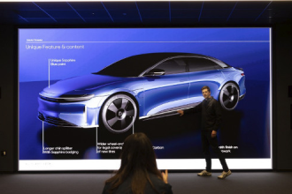 Samsung оснастил дизайн-студию новейшей технологией отображения информации для совместной работы над дизайном экологичных автомобилей класса люкс и эффектного представления решений.