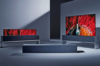 Компания LG Electronics объявила о начале продаж первого в мире рулонного телевизора LG SIGNATURE OLED R (модель RX) в Южной Корее. Телевизор можно приобрести в семи магазинах премиум-класса в крупных городах по всей стране.