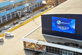 Компания ДжиТи Лайт выполнила поставку и монтаж фасадного LED-экрана, спроектированного и изготовленного по заказу крупнейшего спортивного центра Барнаула - "Титов-Арена".
