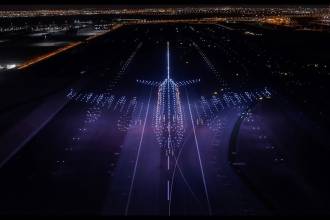 Компания Skymagic посадила 3D-самолет A380 на северной взлетно-посадочной полосе недавно переименованного международного аэропорта шейха Зайда в Абу-Даби.