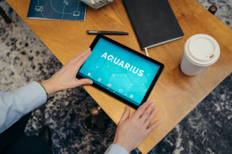 «Аквариус» запускает серийное производство компактного планшета Aquarius Cmp NS220RE. Устройство разработано с учетом требований для различных учебных учреждений и мобильных корпоративных сотрудников.