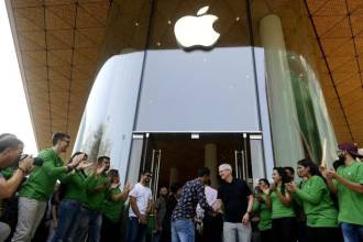 У корпорации Apple и ее поставщиков амбициозные планы по производству более 50 миллионов iPhone в Индии ежегодно в течение следующих двух-трех лет, сообщает Wall Street Journal со ссылкой на источники.