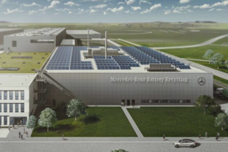 Компания Mercedes-Benz приступила к строительству нового завода по переработке аккумуляторов в Куппенхайме, Германия, сократив потребление ресурсов и установив замкнутый цикл переработки аккумуляторного сырья.