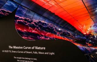 Уникальная и захватывающая инсталляция дисплеев LG Electronics привлекает посетителей выставки CES 2019.