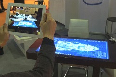 Интерактивный стол Samanta оснащен сенсорным Full HD 42-дюймовым экраном и характеризуется элегантностью дизайна.