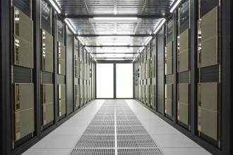 Корпорация Nvidia впервые представила общественности архитектуру Eos - новейшего суперкомпьютера компании в масштабе центра обработки данных, предназначенного для ускорения разработки искусственного интеллекта и называемого «фабрикой искусственного интеллекта».