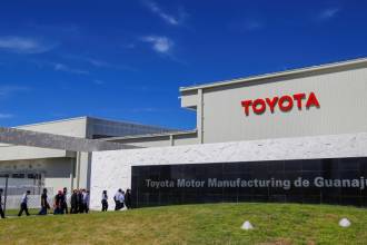 Toyota Motor Corp заявила, что к 2030 году планирует потратить более 13,5 миллиардов долларов на разработку аккумуляторов и систем электропитания, чтобы в течение следующего десятилетия занять лидирующие позиции в ключевых автомобильных технологиях.
