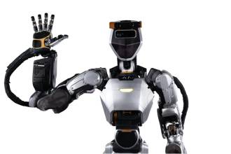 Компания Sanctuary AI представила седьмое поколение своего робота-гуманоида Феникс, заявив, что он приближает ее к созданию первого в мире «человеческого интеллекта в роботах общего назначения». Это объявление было сделано менее чем через 12 месяцев после того, как компания выпустила своего робота шестого поколения.