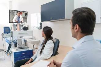 Собственная платформа LG, интегрированная с приложением ezCaretech, позволяет врачам быстро получать точную информацию о пациентах.