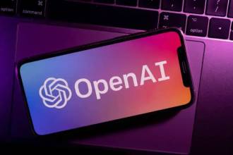 Китайские компании, занимающиеся искусственным интеллектом (ИИ), принимают меры по привлечению пользователей технологии OpenAI после сообщений о том, что американская фирма планирует ограничить доступ к своему API в Китае и других странах.