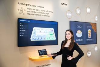 На выставке ISE 2024 Samsung продемонстрировала будущие возможности гиперсвязи для бизнес-дисплеев, а также показала новый интерактивный дисплей WAD, сертифицированный Google EDLA.